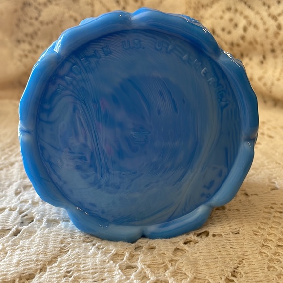 Vintage Blue Milk Glass Akro Agate Powder Box - Picture 3 of 6